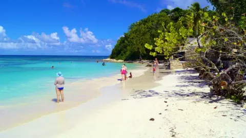 Long Bay 10 Min Walk