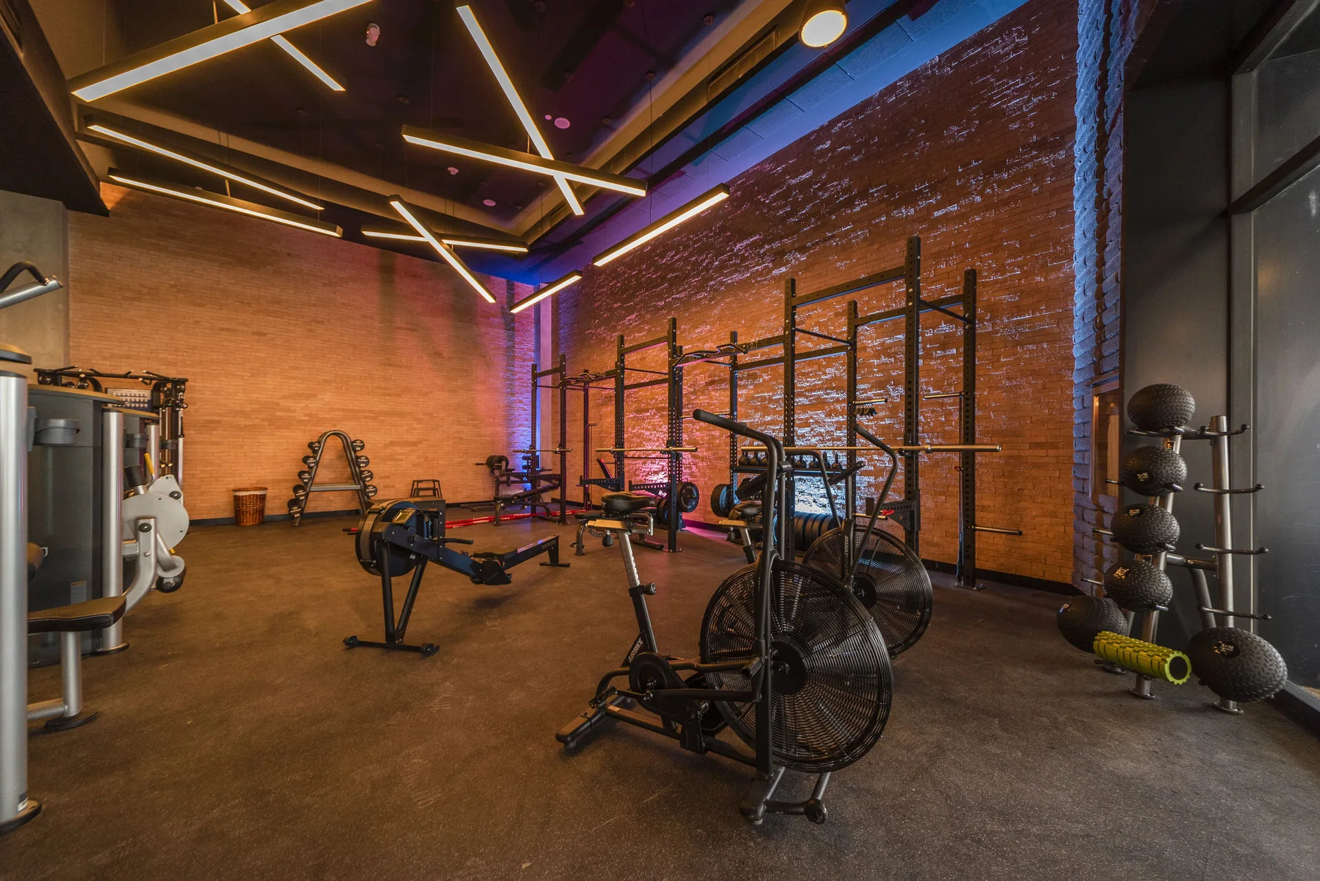 Gym with cardio machines, racks, and weights at Planet Hollywood Cancun.