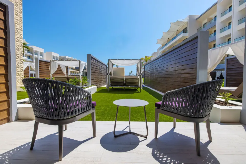 Patio chairs and cabana on the Junior Suite Swim Out terrace at Planet Hollywood Cancun.