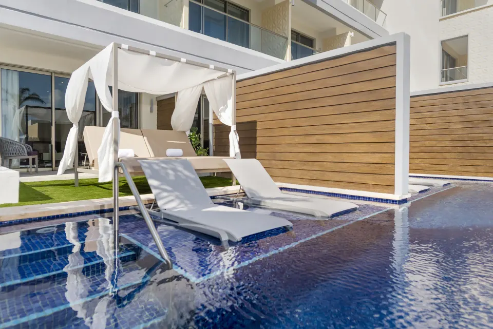 In-water loungers beside the Junior Suite Swim Out terrace at Planet Hollywood Cancun.