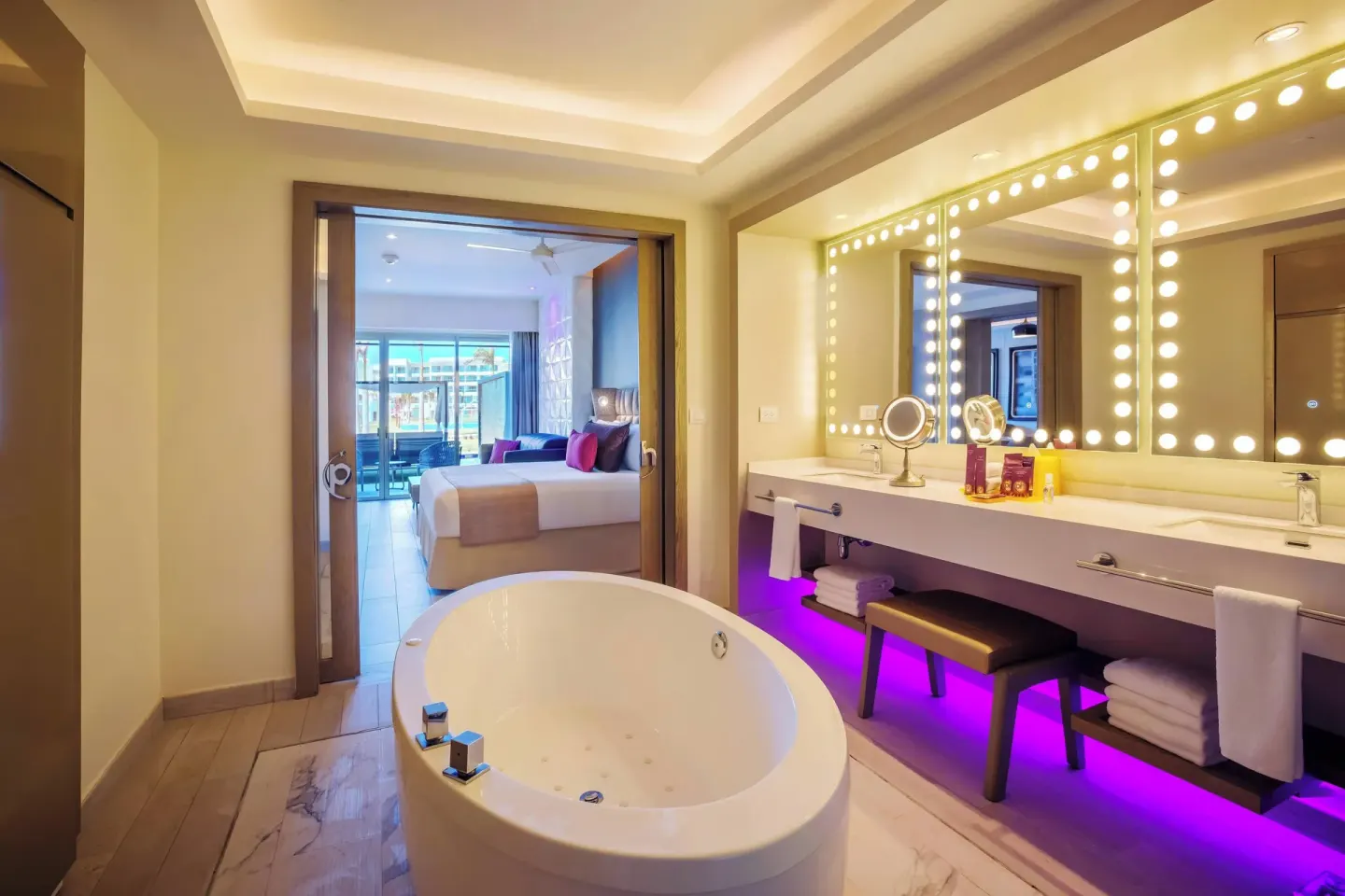 Star Class Directors Suite tub and double vanity at Planet Hollywood Cancun.