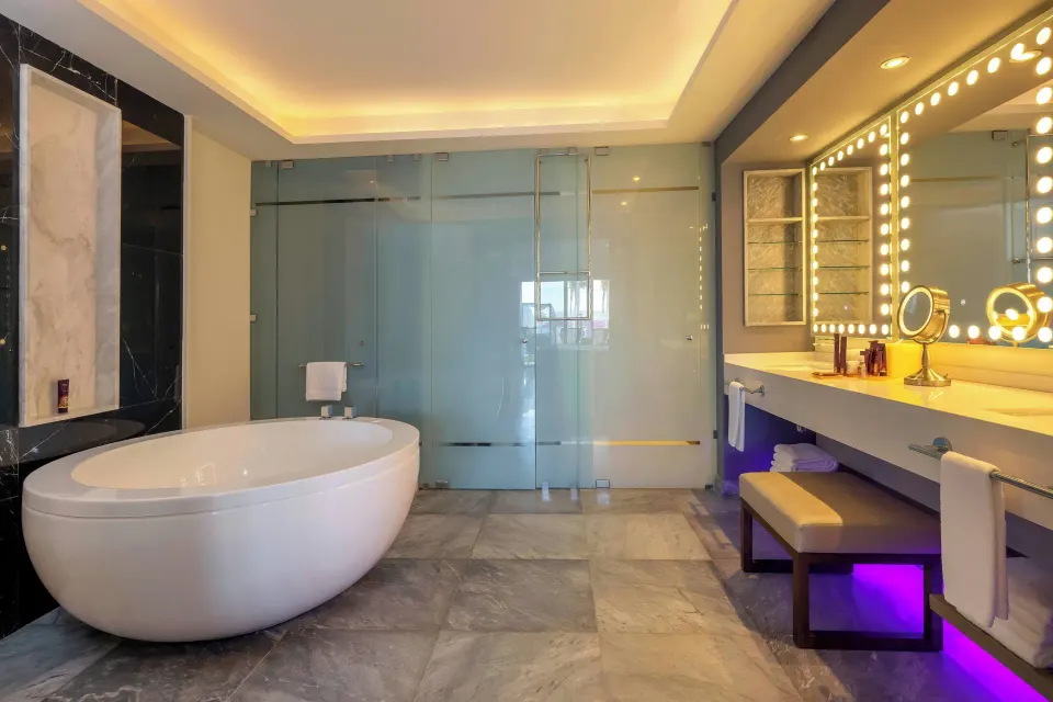Bathroom in the Star Class Producers Two Bedroom Suite at Planet Hollywood Cancun.