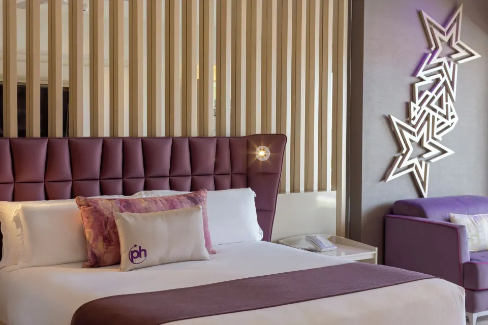 Star Class Producers Two Bedrooms Suite bed and lounge detail at Planet Hollywood Cancun.