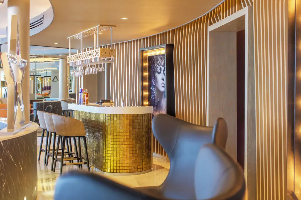 Star Class Producers Two Bedrooms Suite private bar area at Planet Hollywood Cancun.