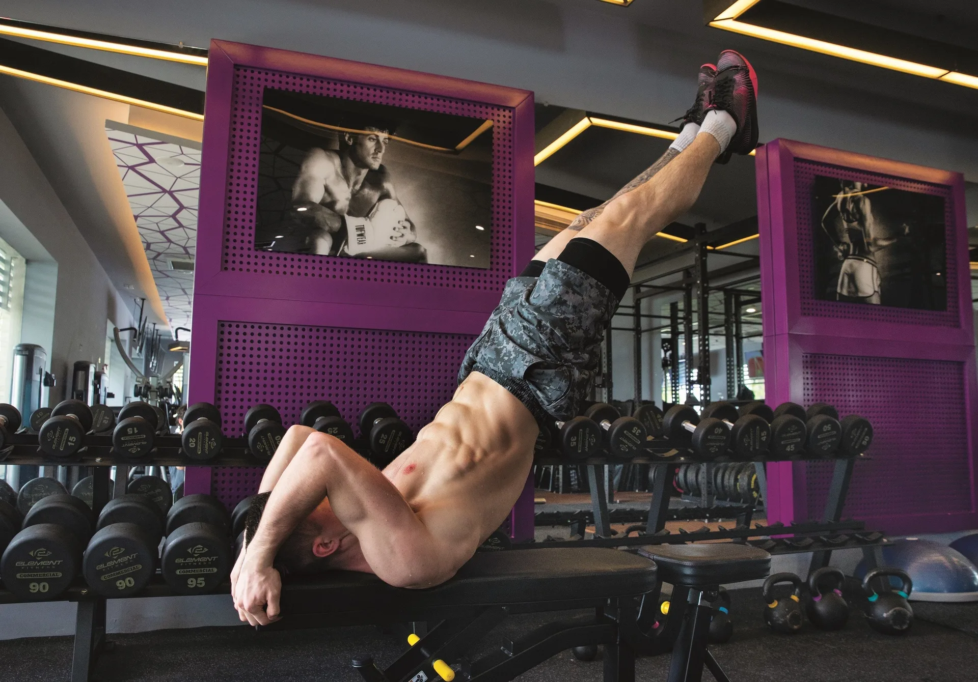 Man exercising on a weight bench in the gym at Planet Hollywood Costa Rica.
