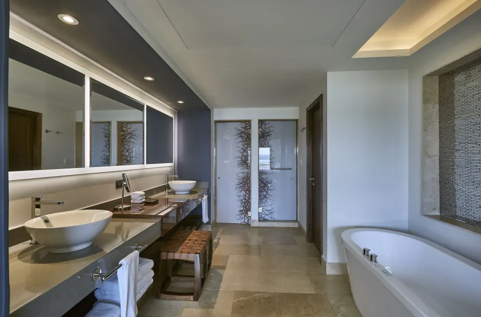 Star Class Director's Suite bathroom with double vanity and tub at Planet Hollywood Costa Rica.