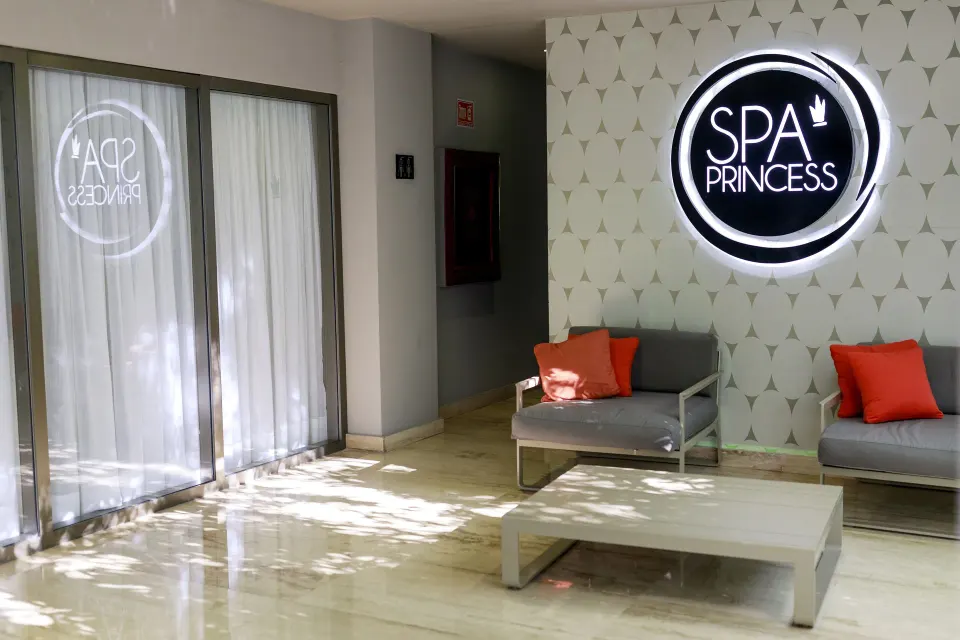 Spa Princess entrance lounge with seating at Platinum Yucatan Princess.