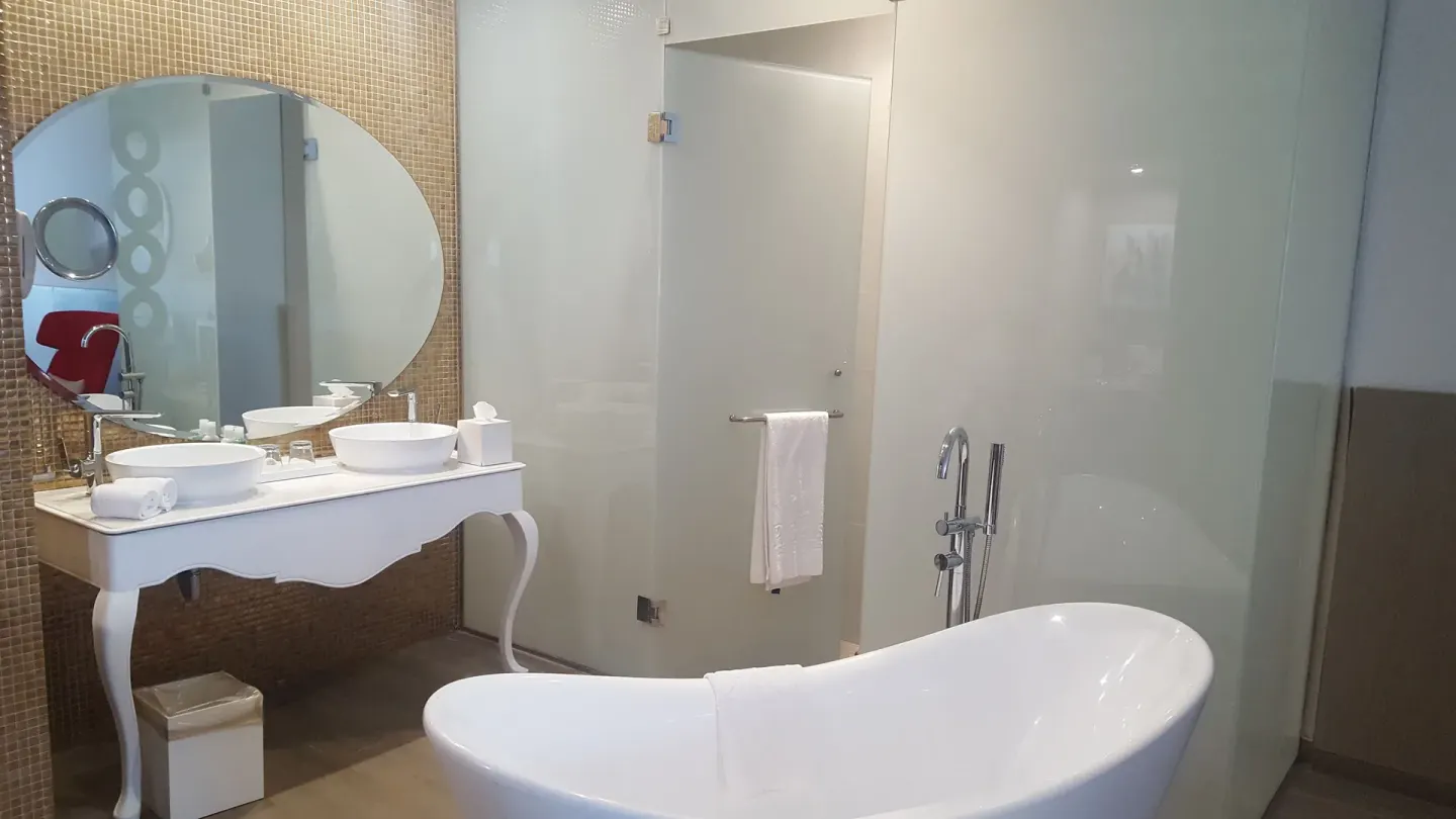 Deluxe Room bathroom vanity and freestanding tub at Platinum Yucatan Princess