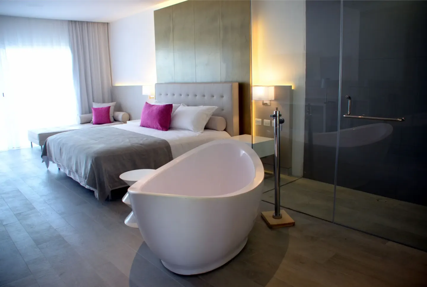 Deluxe Room with bed and freestanding tub at Platinum Yucatan Princess