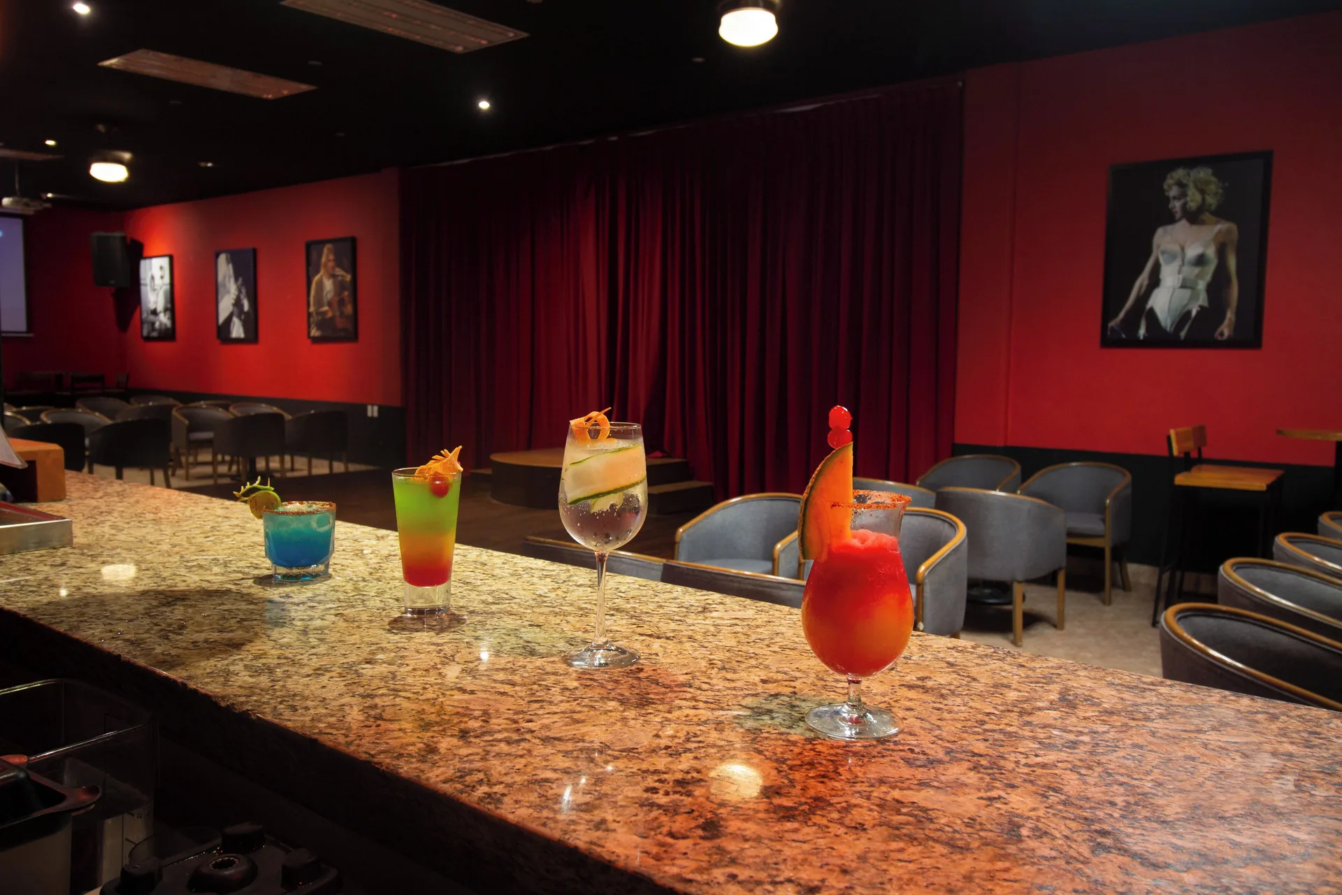 Cocktails on a granite bar with lounge seating behind at Plaza Pelicanos Club Beach Resort.