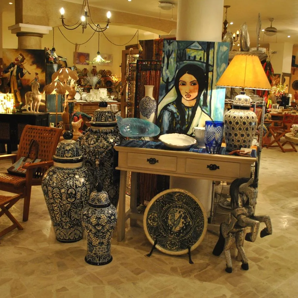 Galeria Flores 15 Min Walk