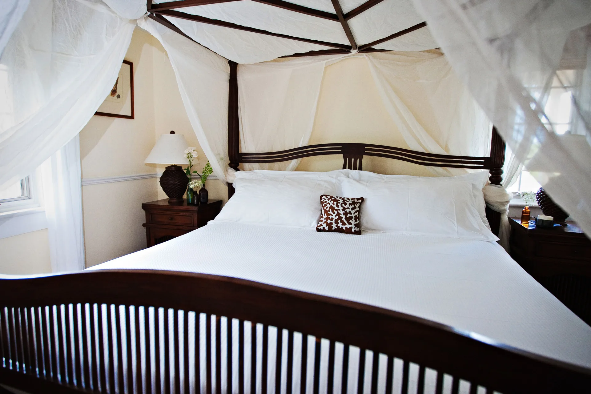 Canopy bed in a Pool View Cottage 1 Bedroom Suite at Point Grace.