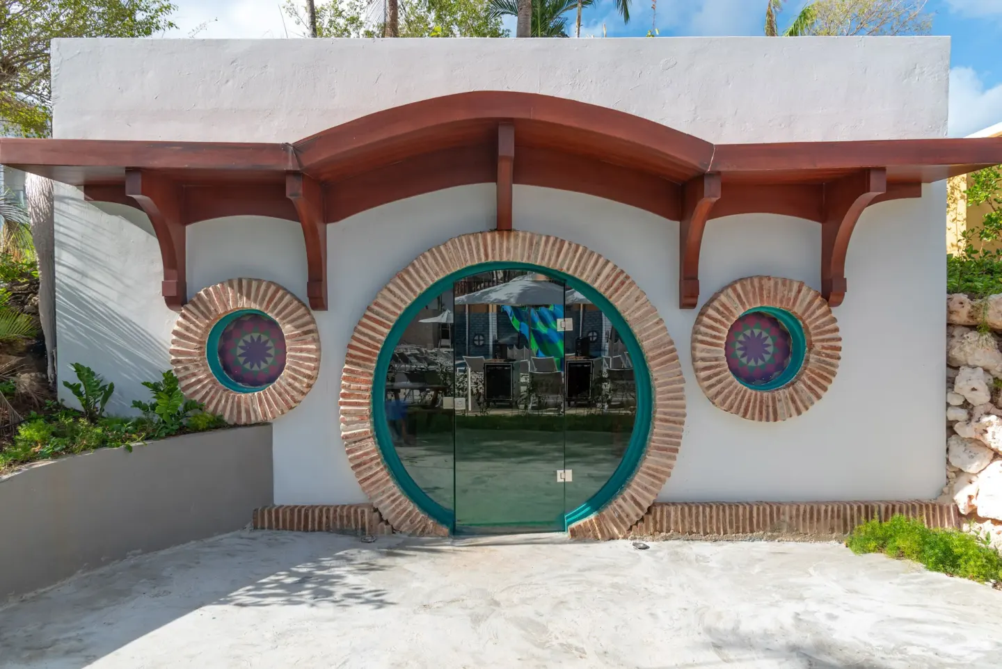White round-door building façade with glass entrance at Princess Family Club Bavaro.