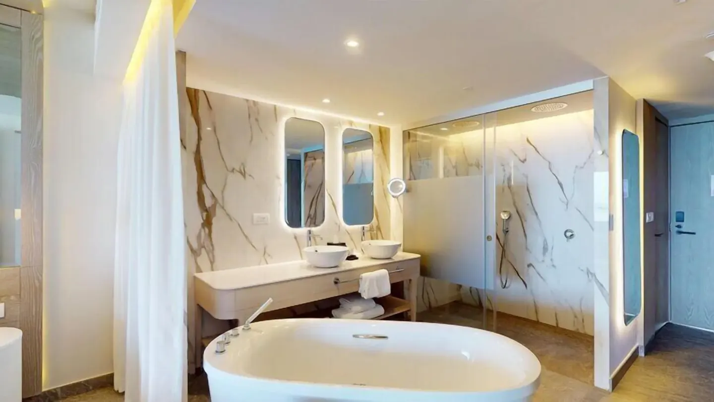 Deluxe Junior Suite bathroom with tub at Princess Senses The Mangrove Resort.