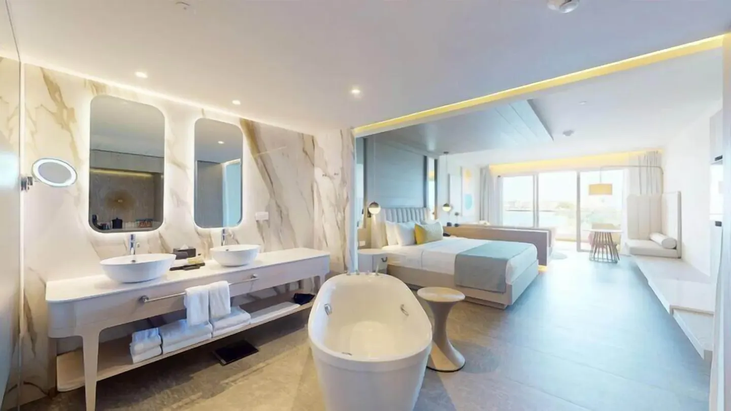 Platinum Junior Suite bathroom and king bed at Princess Senses The Mangrove Resort.