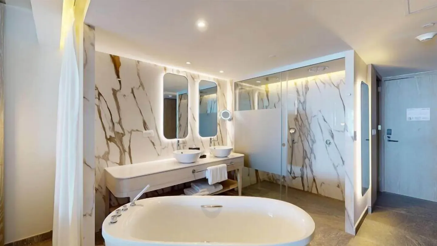 Swim Out Deluxe Junior Suite bathroom with tub at Princess Senses The Mangrove Resort.