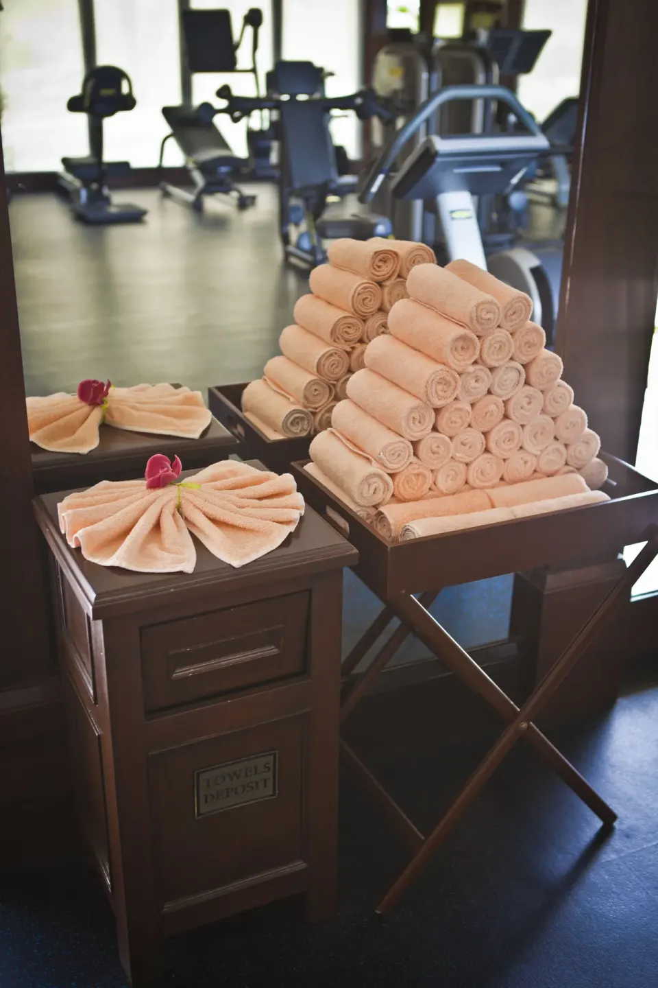 Rolled spa towels beside fitness equipment at Pueblo Bonito Montecristo Luxury Villas.