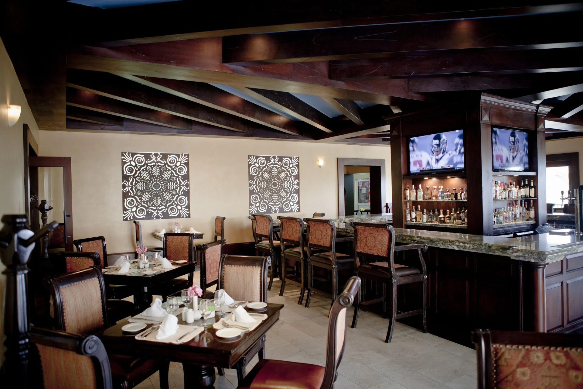 Dining tables and a bar inside Pueblo Bonito Montecristo Luxury Villas.