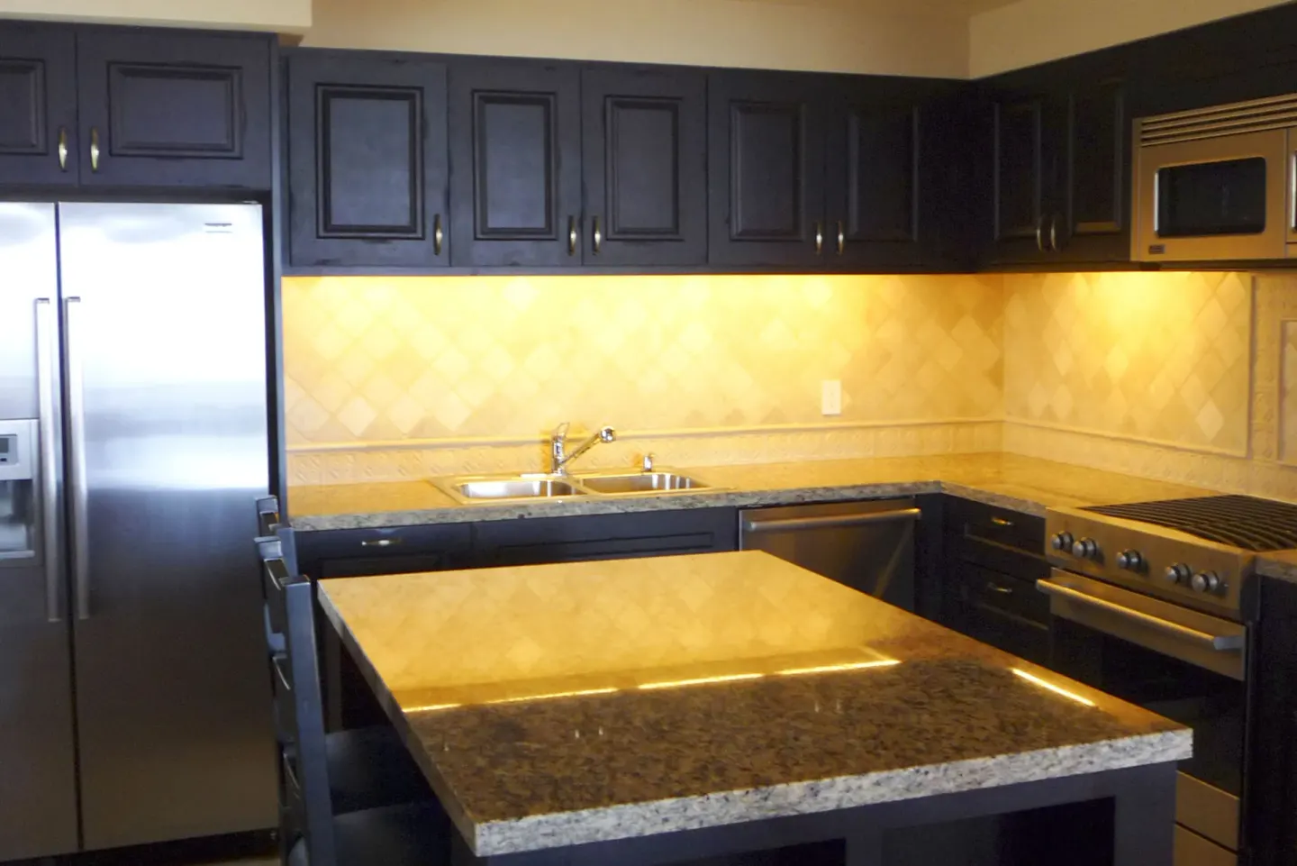 Villa kitchen with island at Pueblo Bonito Montecristo Luxury Villas.