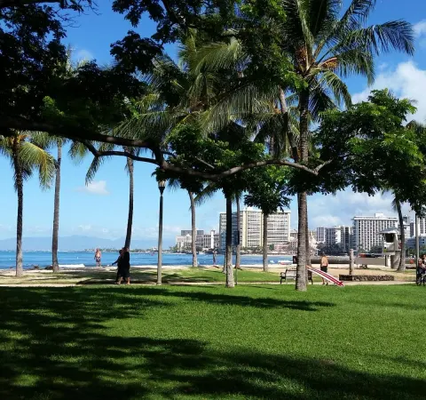Queen Kapi Olani Regional Park 5 Min Walk