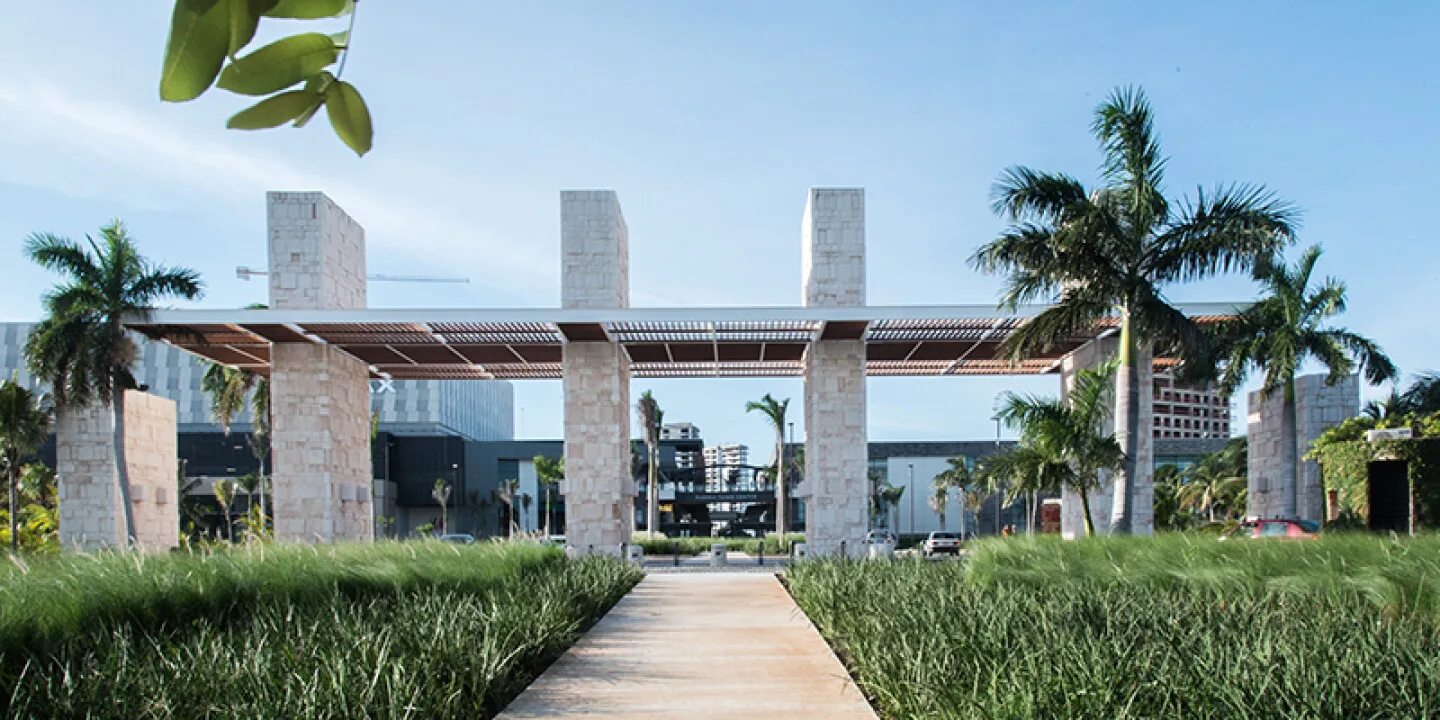 Puerto Cancun Marina Town Center 1 Min Walk