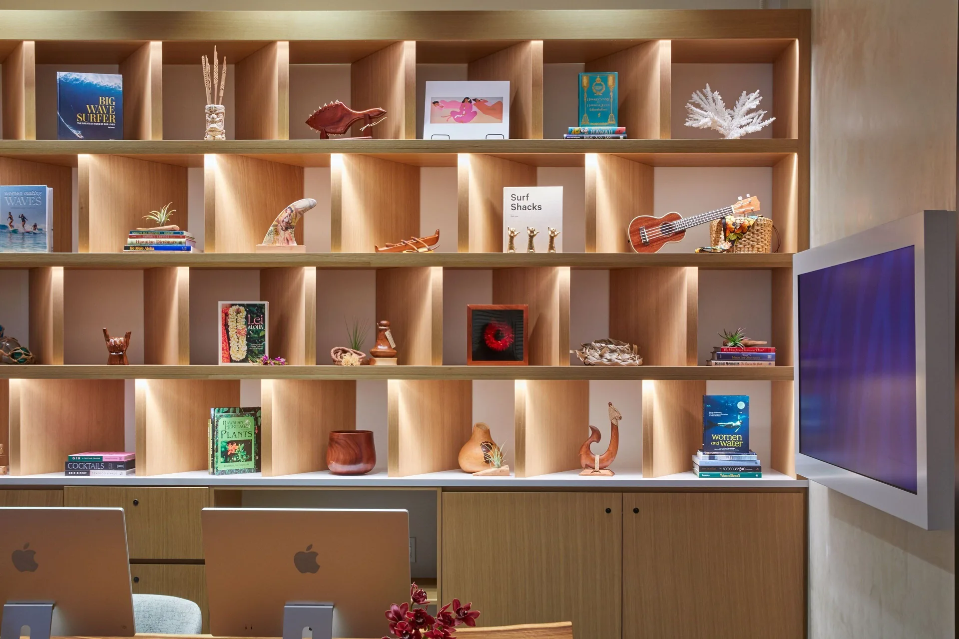 Lobby shelving with books, art objects, and workstations at Renaissance Honolulu Hotel & Spa.