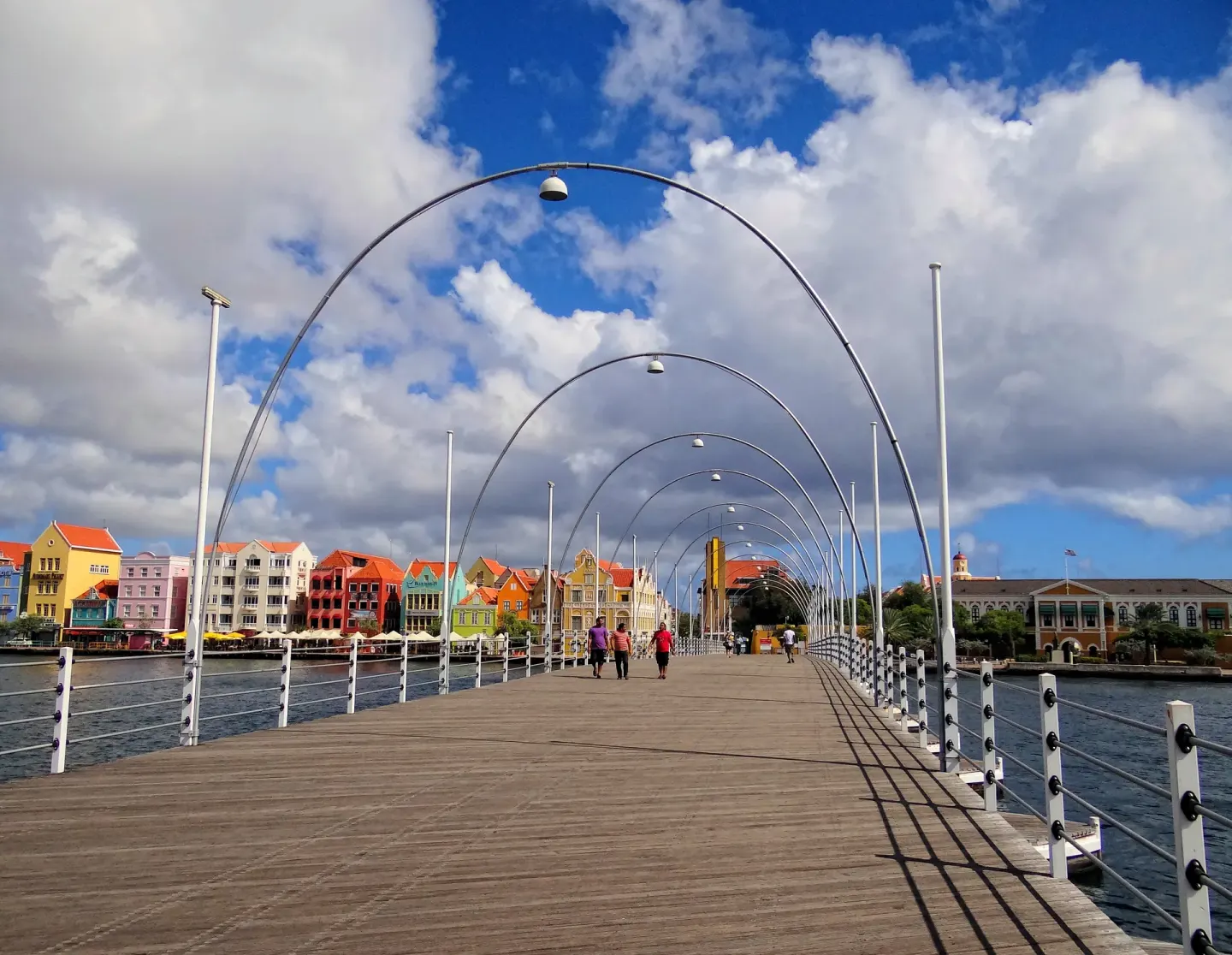 Queen Emma Bridge 5 Min Walk