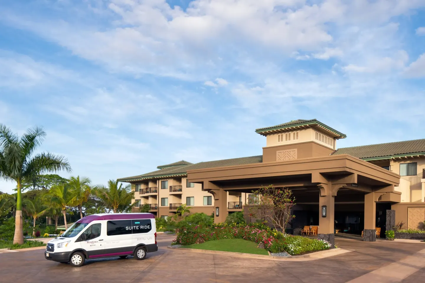 Entrance porte cochere and shuttle van at Residence Inn Maui Wailea.