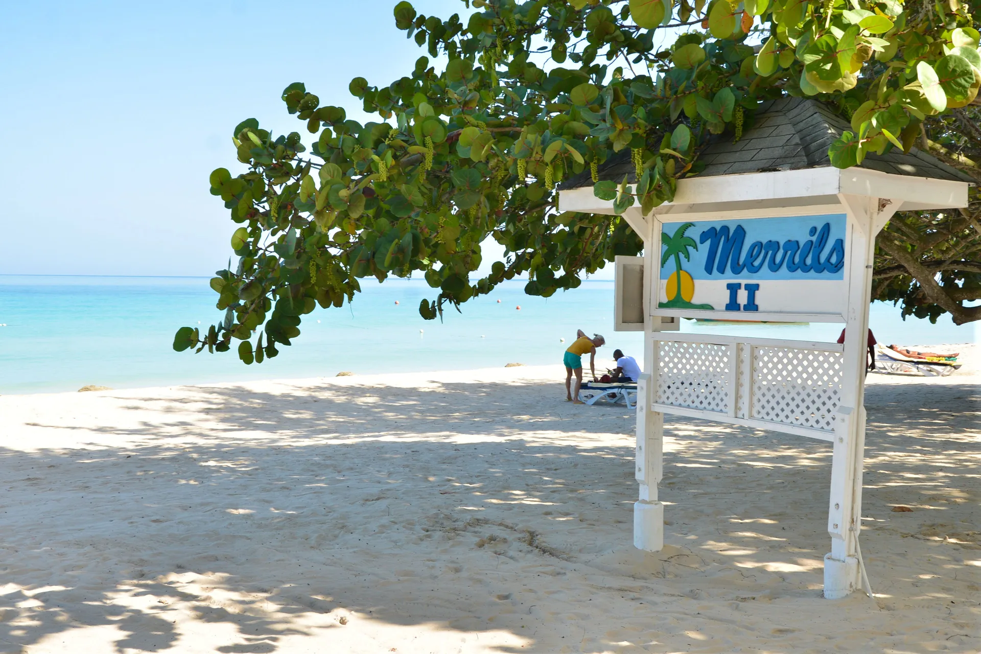 Merrils Beach Resort II casual all-inclusive hotel with Seven Mile Beach setting and pool