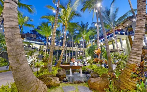 Royal Hawaiian Center 10 Min Walk