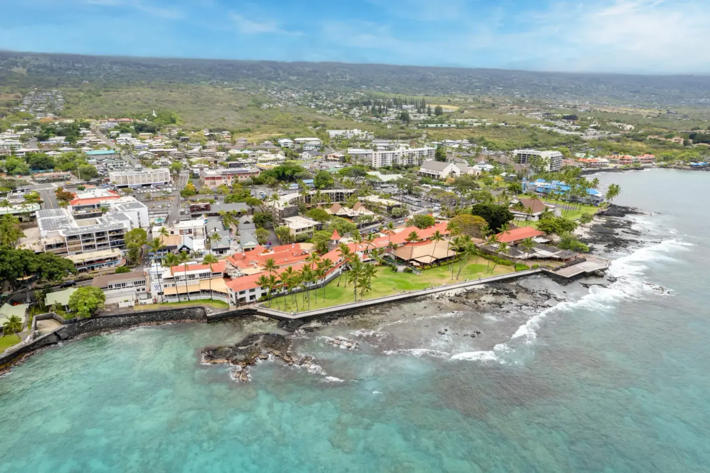 Kona Inn Shopping Village 10 Min Walk