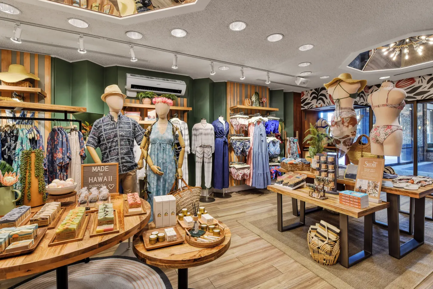 Resort boutique with clothing, swimwear, hats, and gifts at Royal Lahaina Resort & Bungalows.