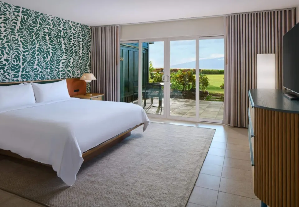 Bungalow Oceanfront room with king bed and lanai at Royal Lahaina Resort & Bungalows.