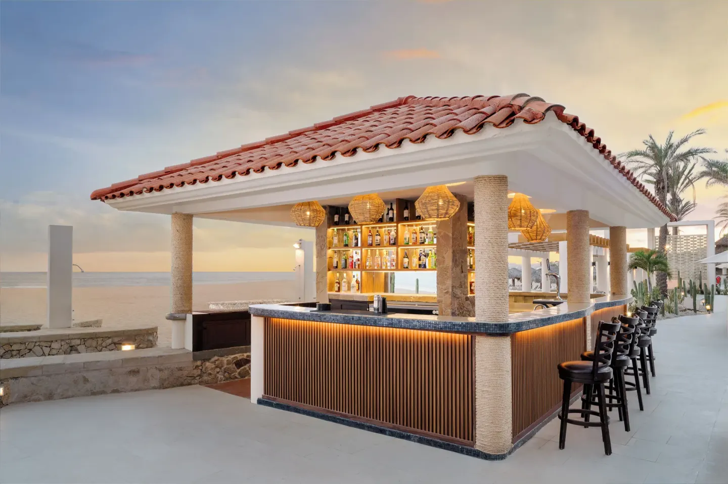 Beachfront bar with stools and ocean view at Royal Solaris Los Cabos & Spa.