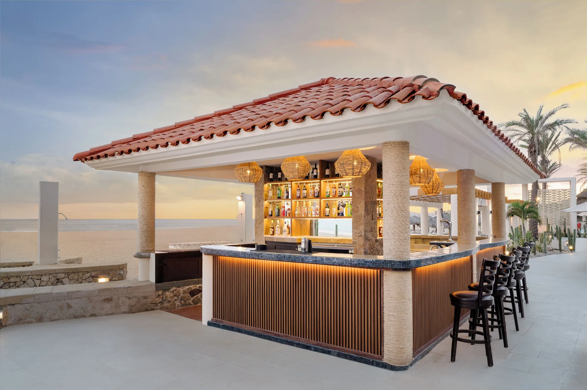 Beachfront bar with stools and ocean view at Royal Solaris Los Cabos & Spa.