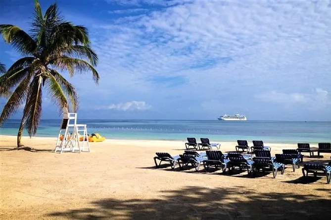 Blue Waters Beach Club 10 Min Walk