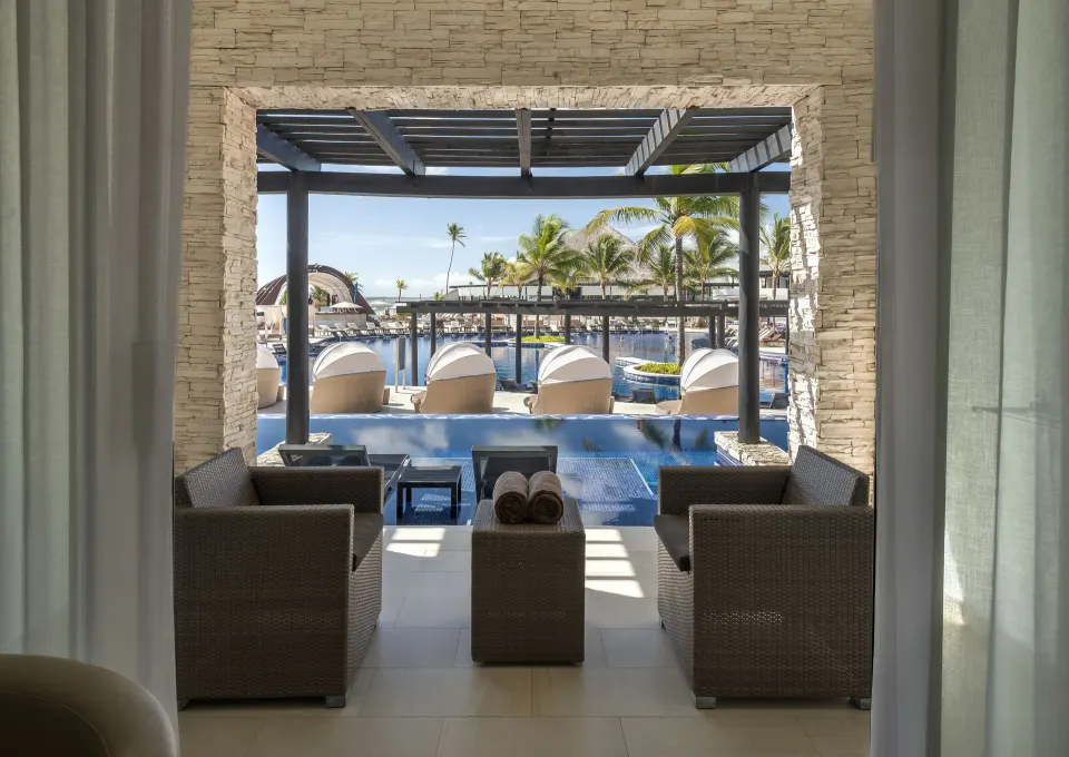 Swim-out terrace with pool access at Royalton CHIC Punta Cana Resort & Casino.