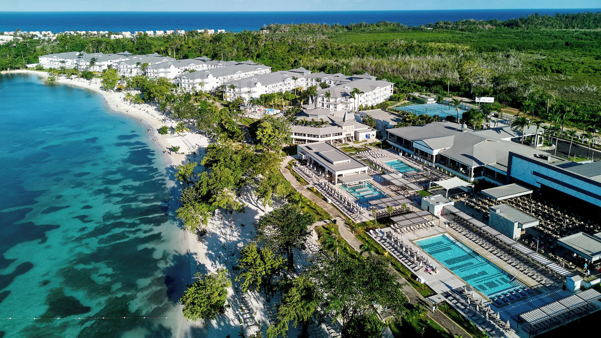 Hotel Riu Negril beachfront all-inclusive resort on Bloody Bay Jamaica with pools, beach access, and tropical gardens.