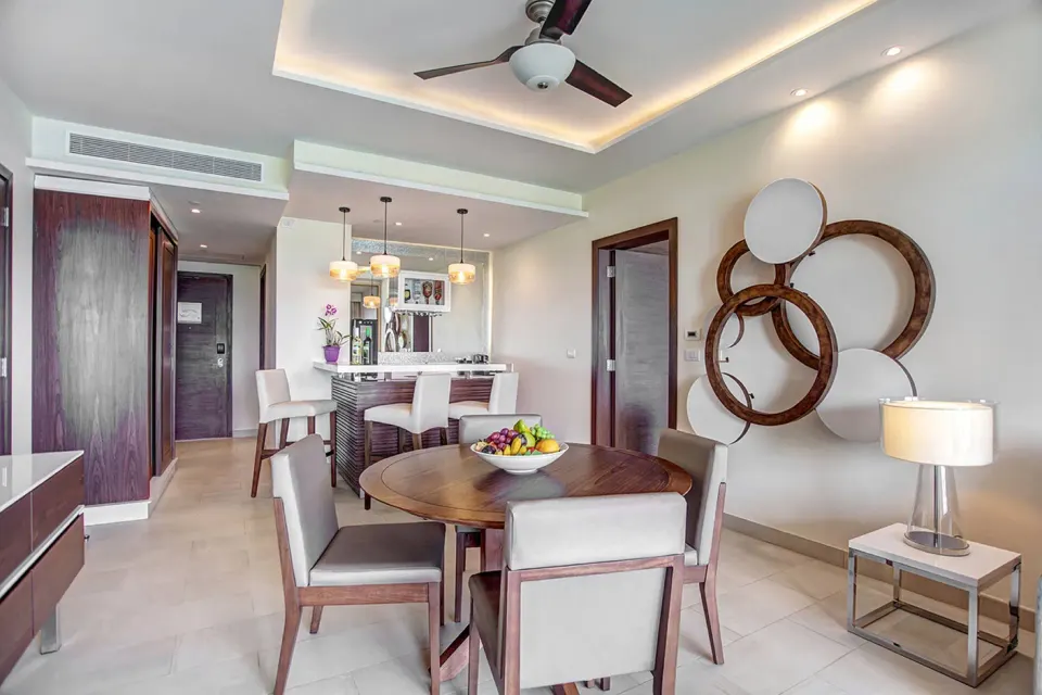 Dining area and wet bar in the Presidential suite at Royalton Hideaway Negril.