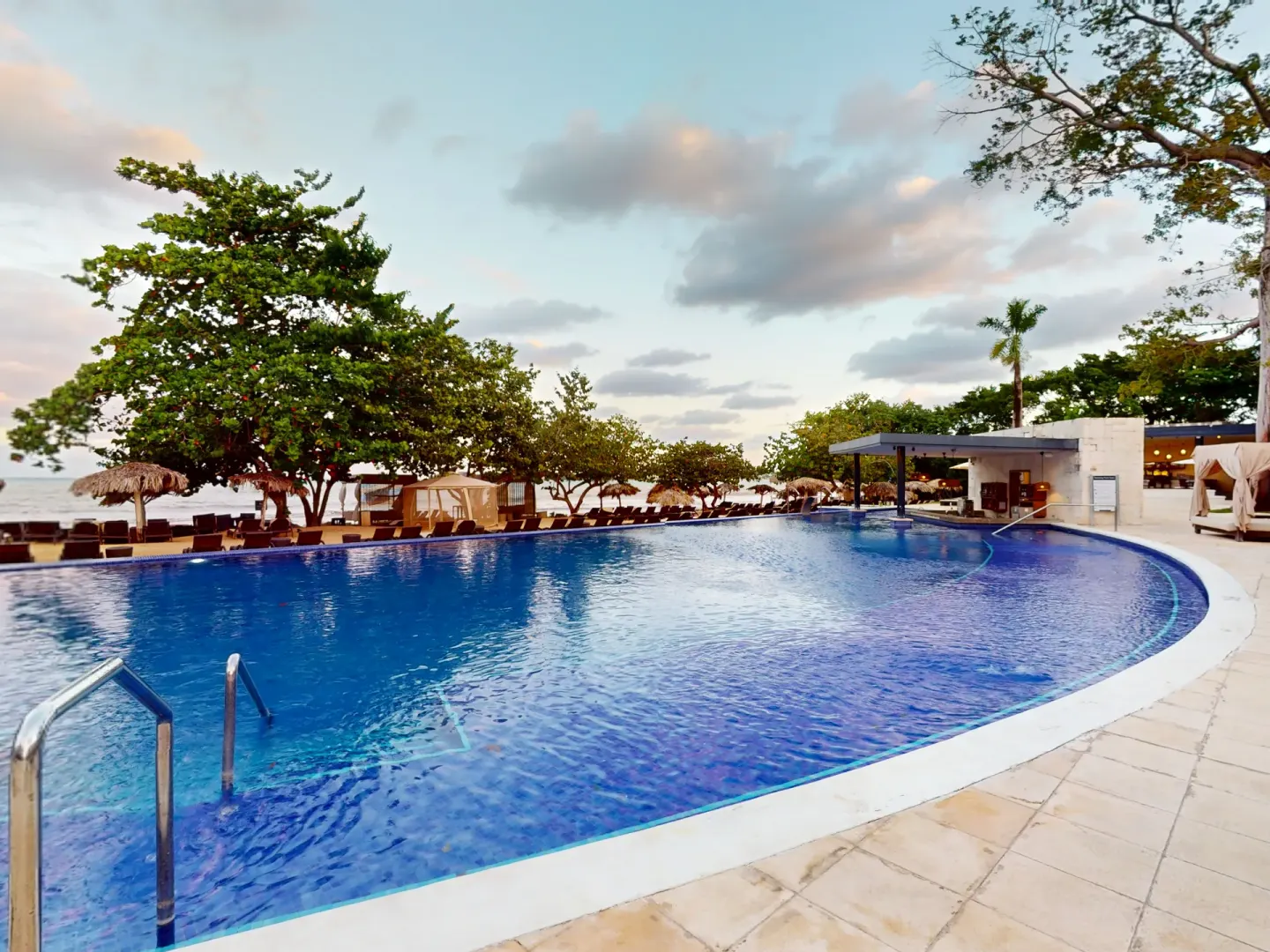 Diamond Club Luxury Presidential One Bedroom Suite Swim Out Official 1