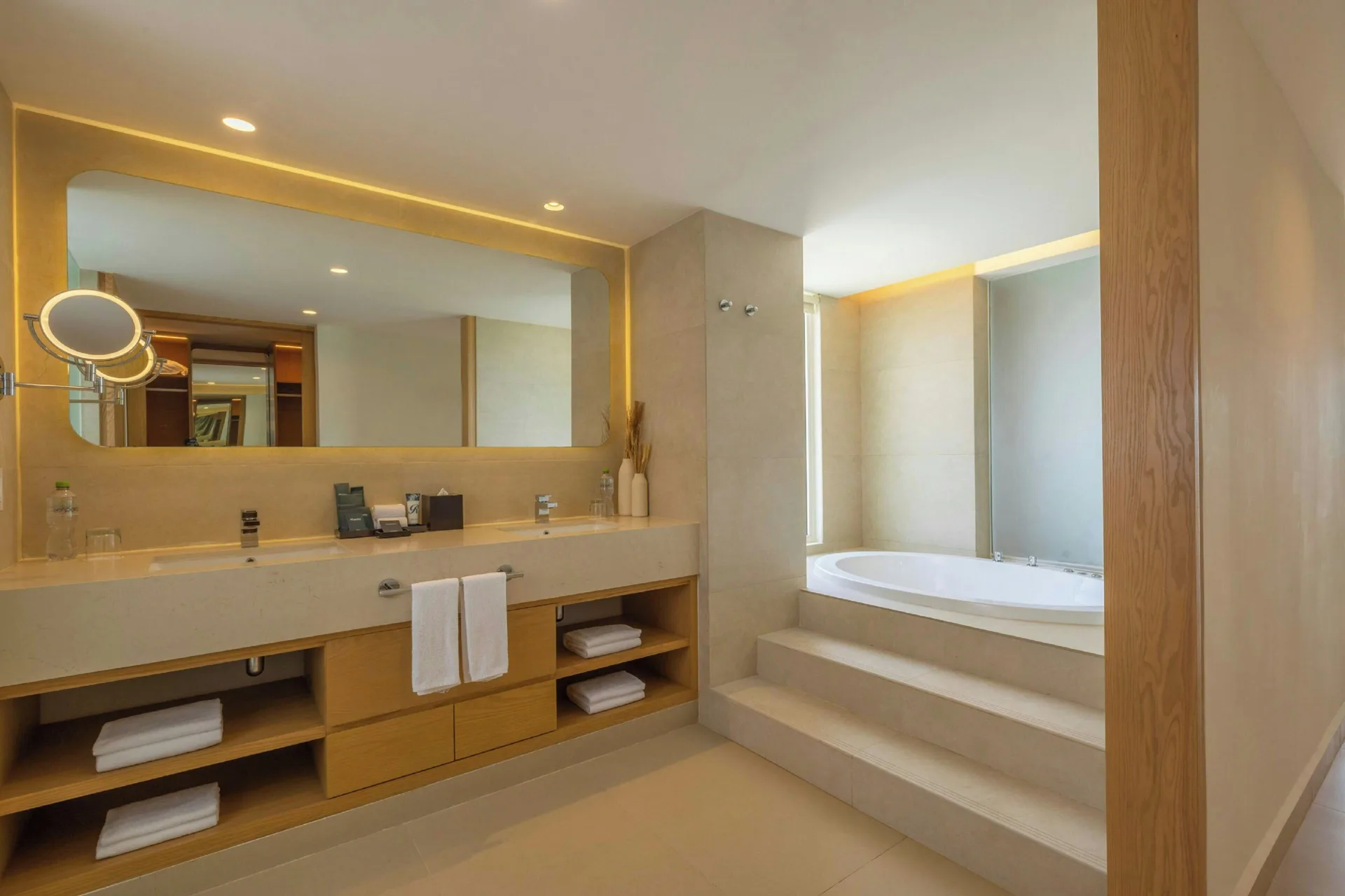Guest bathroom with double vanity and soaking tub at Royalton Splash Riviera Cancun.