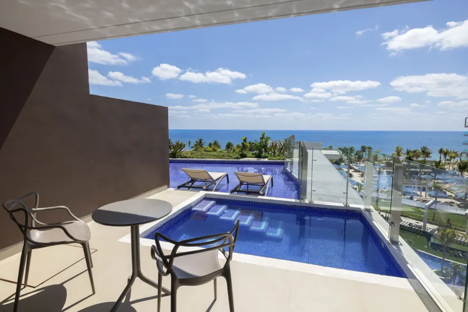 Swim-out suite terrace with pool and ocean view at Royalton Splash Riviera Cancun.