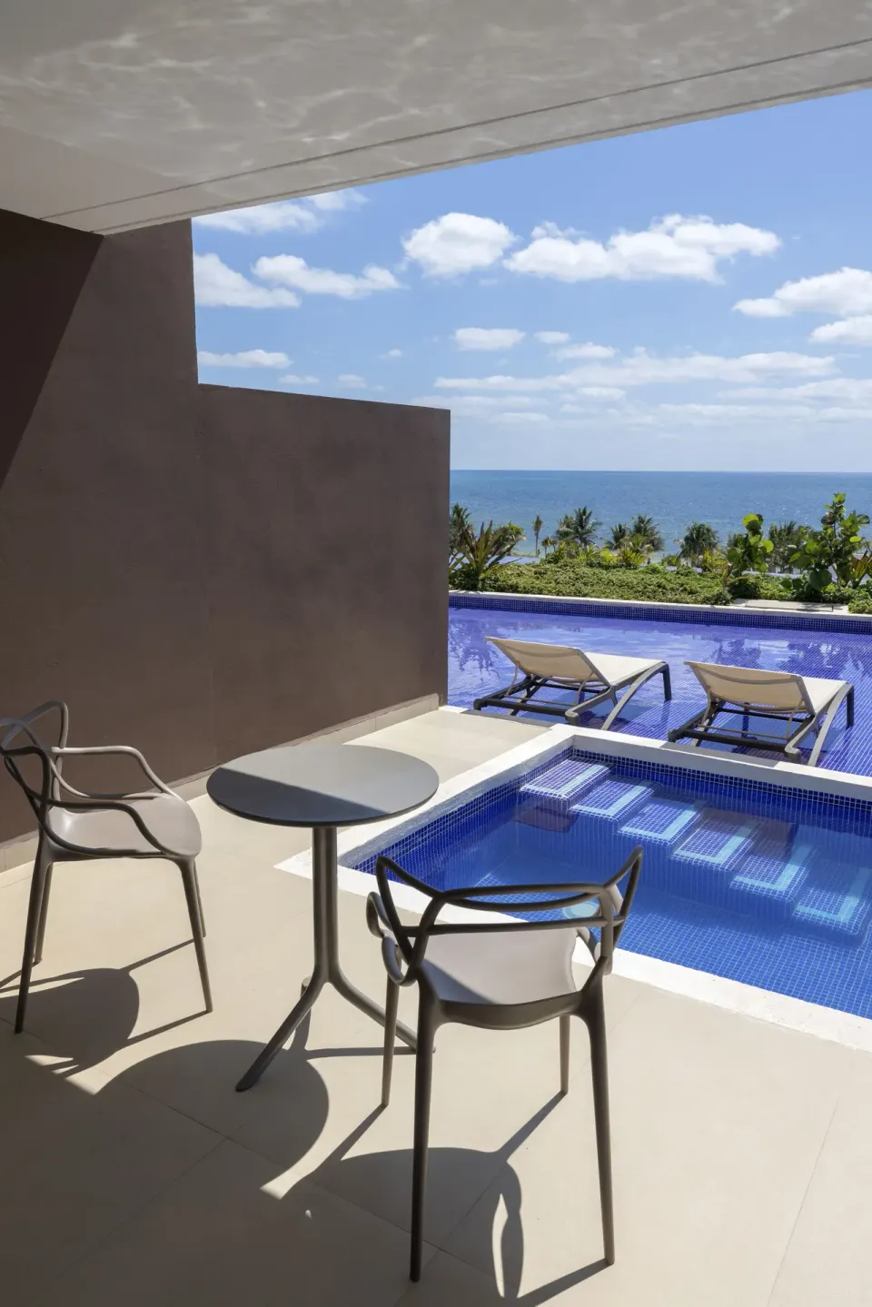 Swim-out terrace with plunge pool and ocean view at Royalton Splash Riviera Cancun.