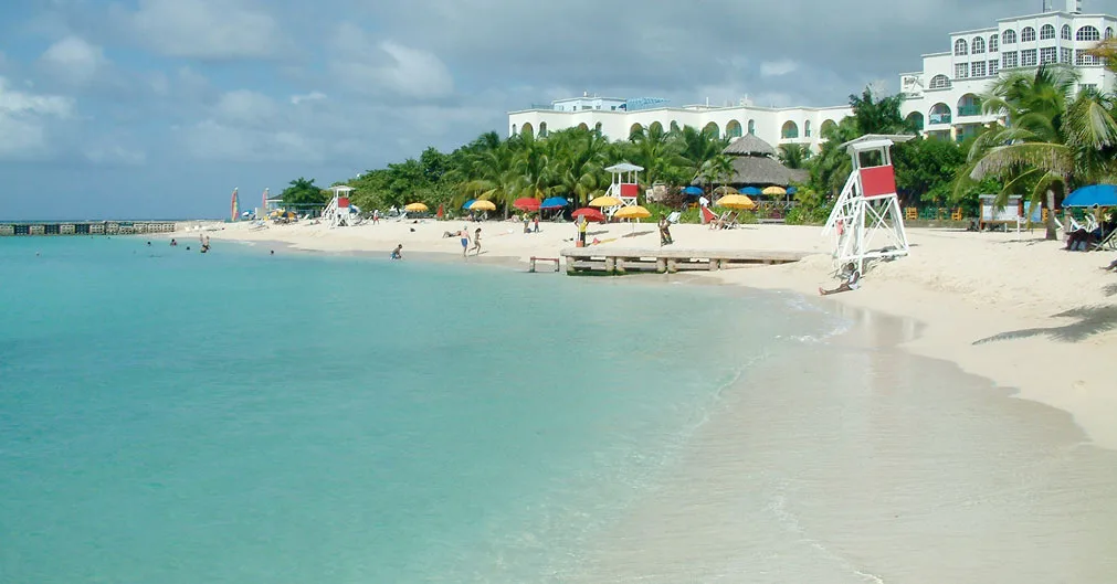 Doctor S Cave Beach 10 Min Drive
