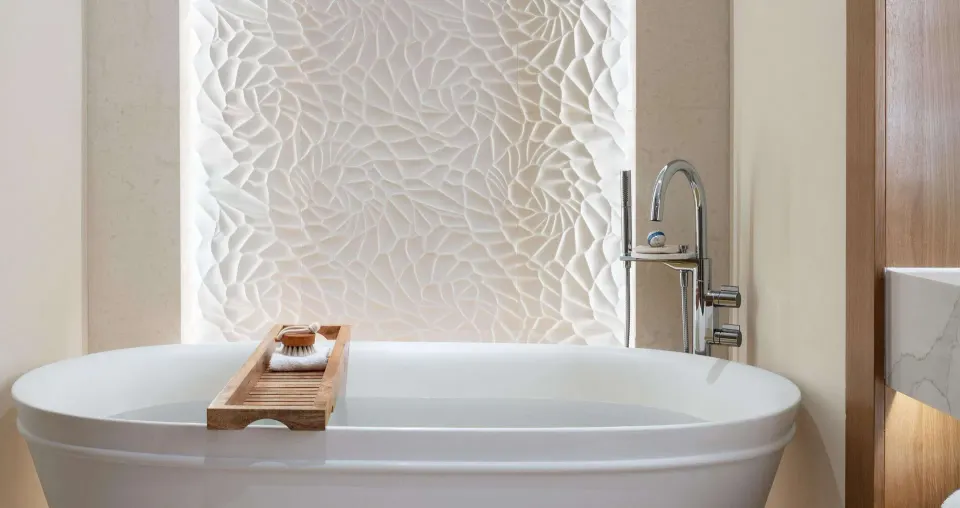 Bamboo Grove Swim-up Club Suite soaking tub with textured wall at Sandals Negril.