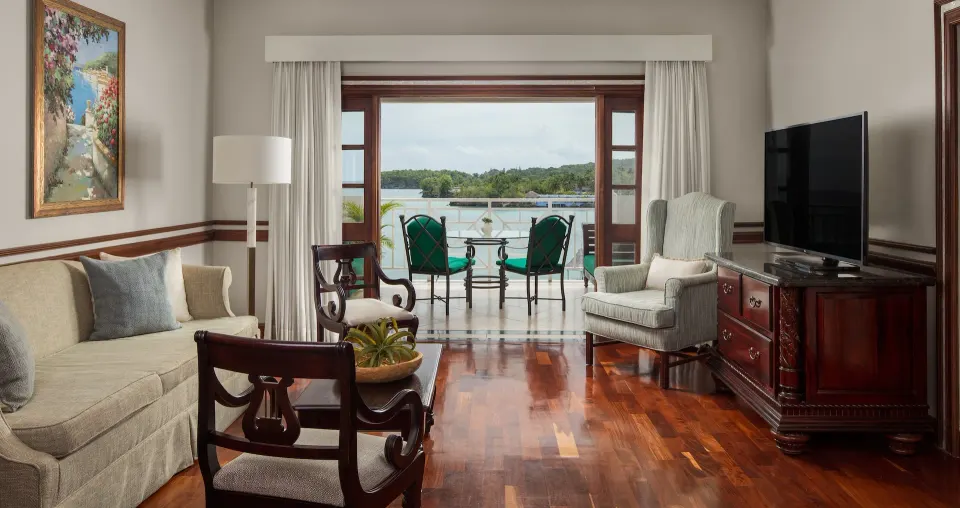 Governor General Oceanfront One Bedroom Butler Suite Official 2