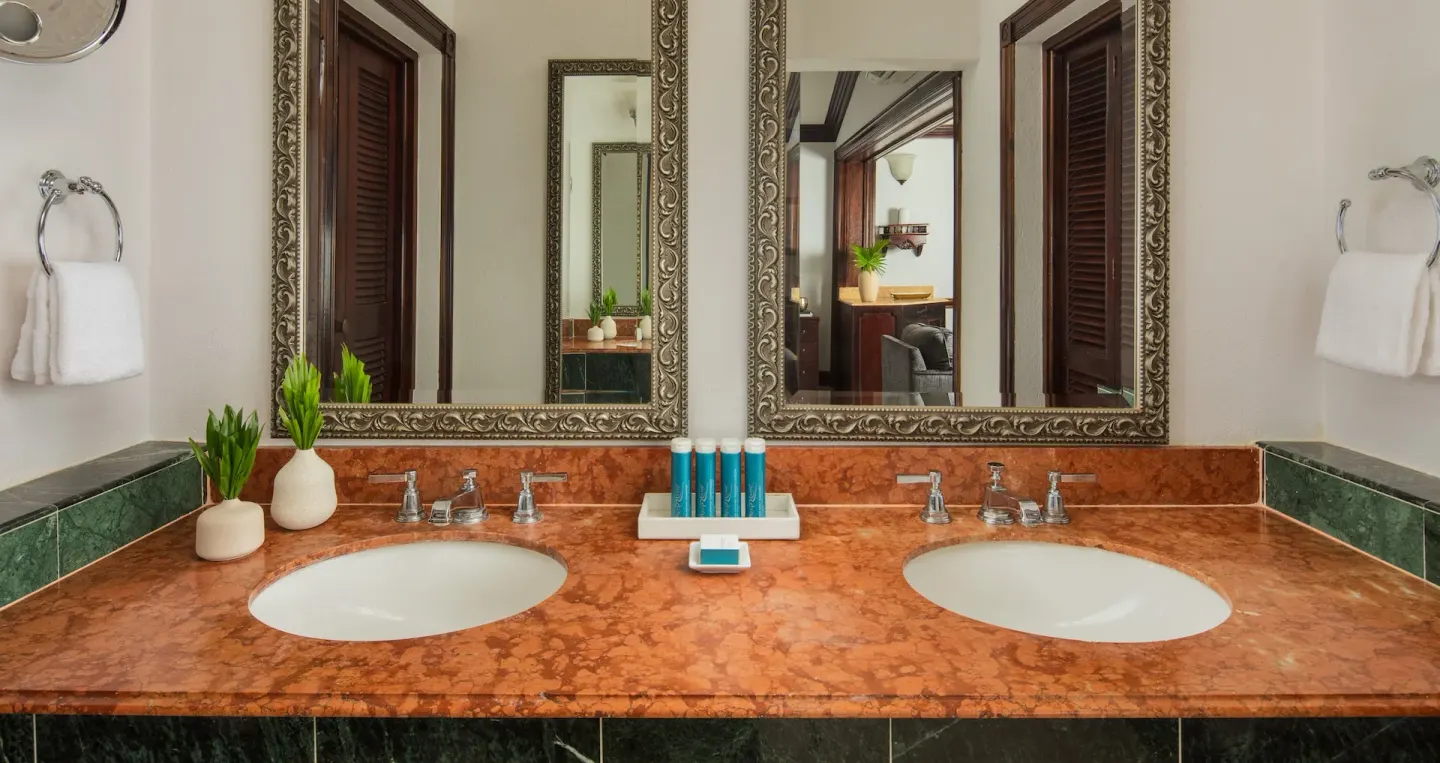 Regent Oceanfront Butler Suite Official 3