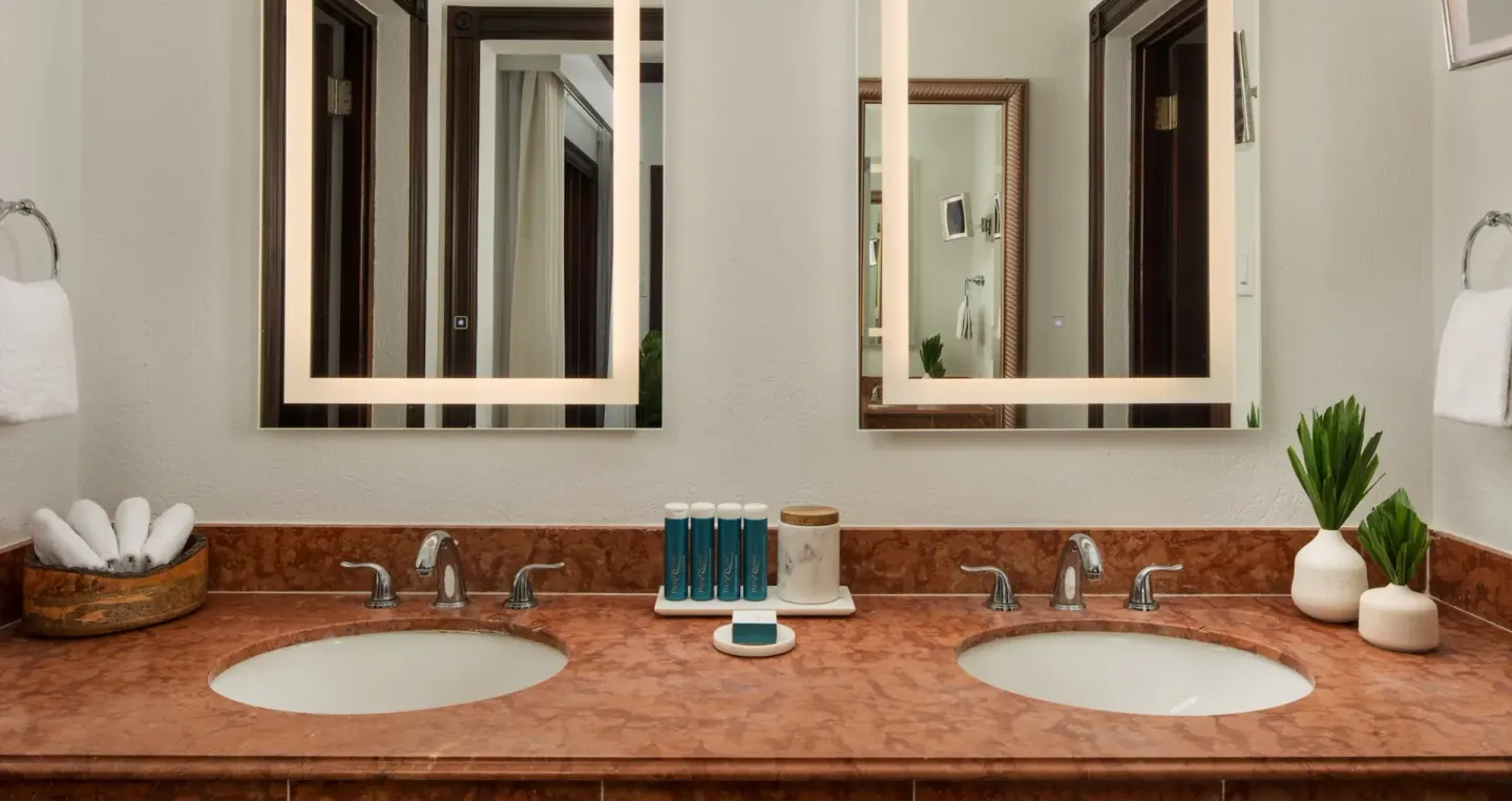 Royal Oceanfront One Bedroom Butler Suite Official 5