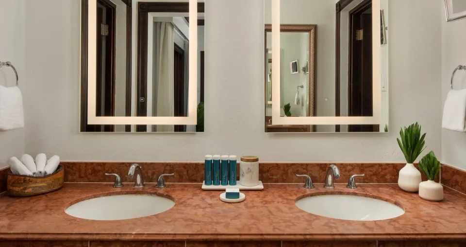 Royal Oceanfront One Bedroom Butler Suite Official 5