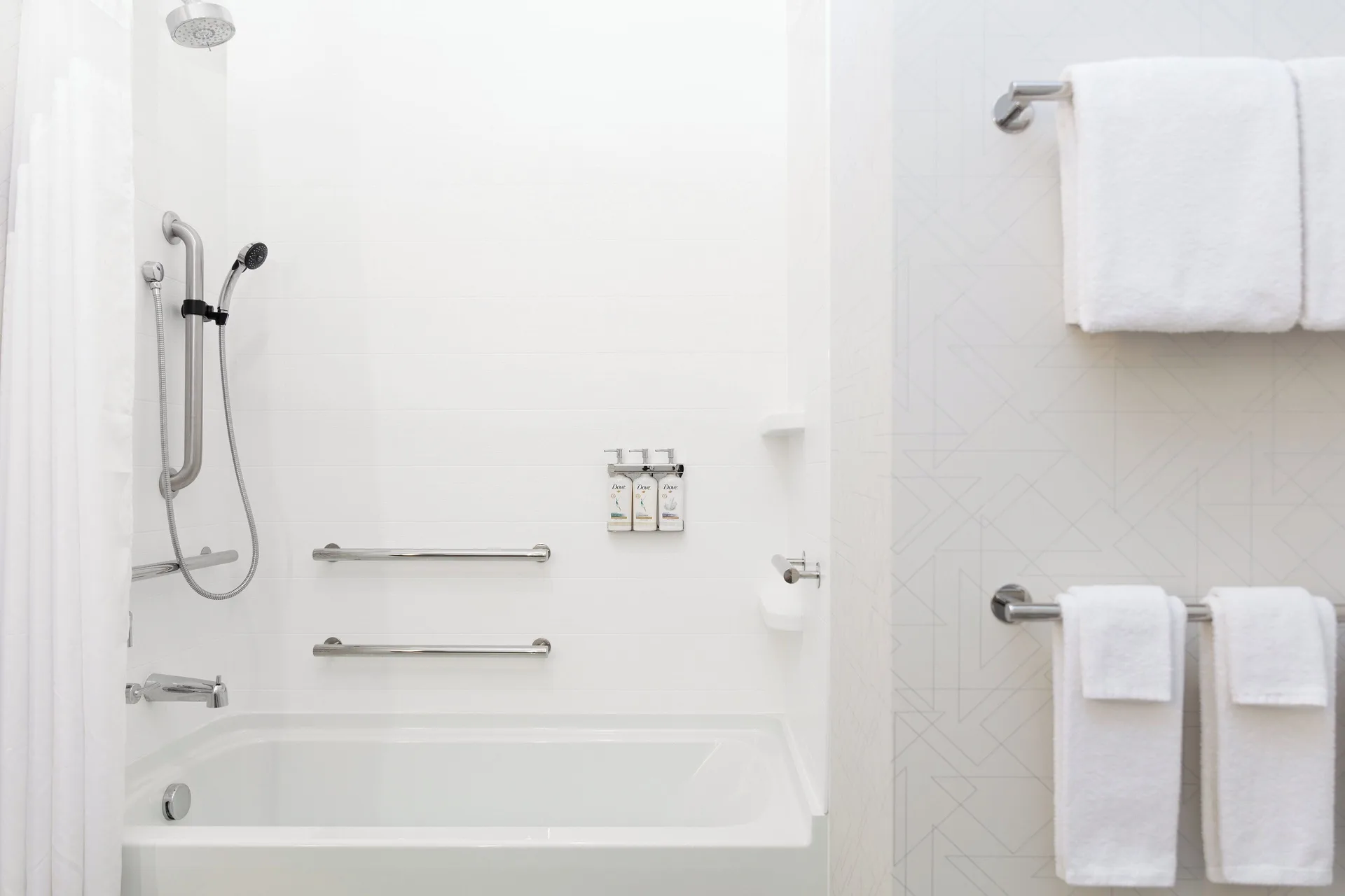 Holiday Inn Express & Suites Diamond St Vincent hotel with modern rooms and familiar brand comfort